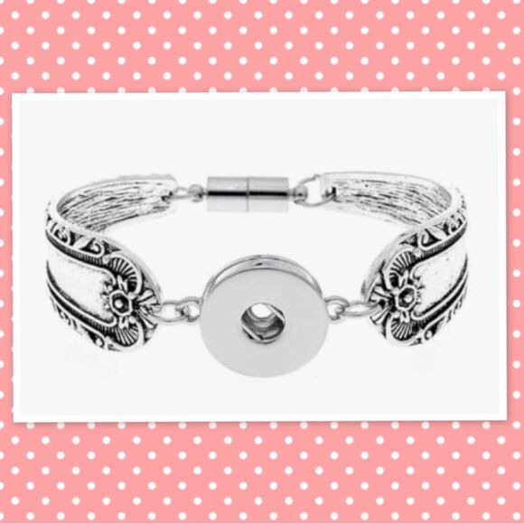 Carved Vintage Snap Button Bangle Bracelet - Picture 2 of 4